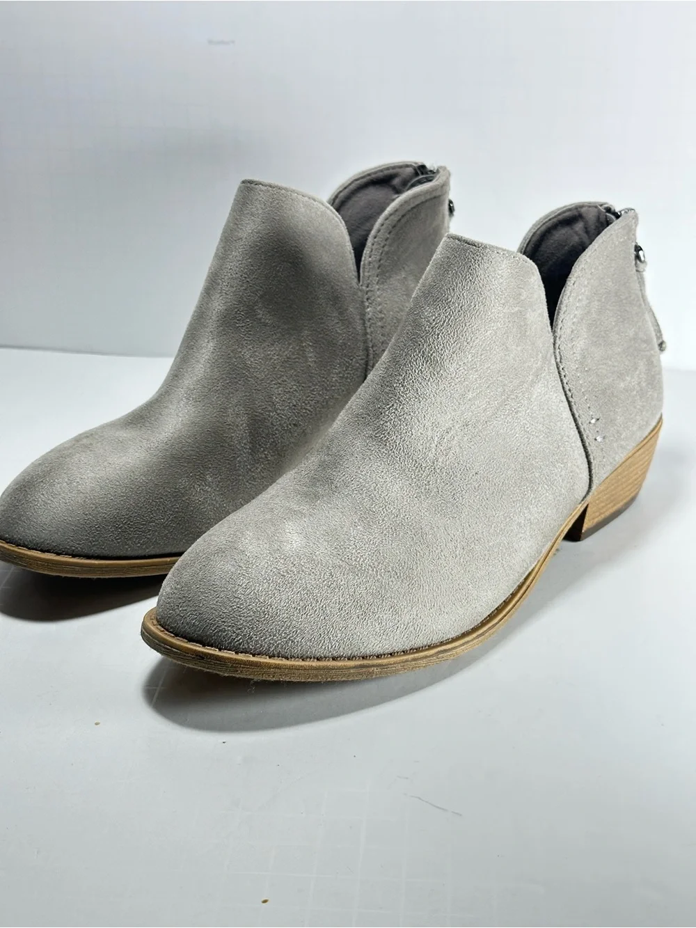 Journee Collection Livvy Gray 9W Faux Suede Ankle Booties Rear Zipper